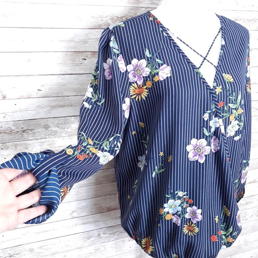 Midnight Sky Womens Wrap Top XL Floral Navy 597A - Picture 2 of 4